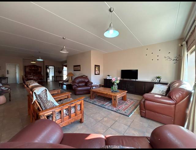 4 BEDROOM HOUSE FOR SALE IN DIAZ BEACH